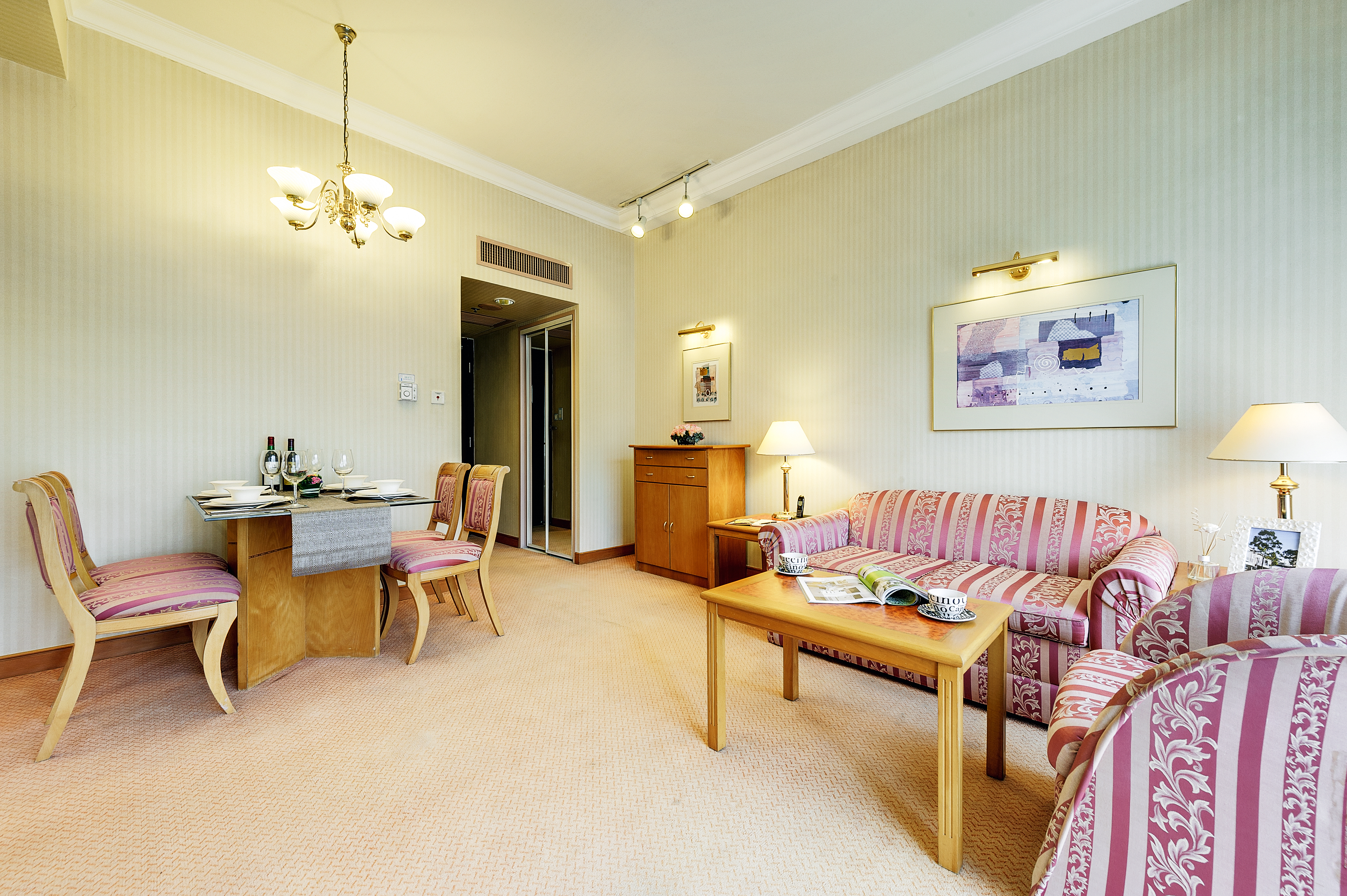 STANDARD WITH KITCHENETTE